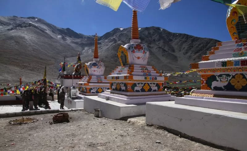 Rock pile memorials in Kunzum Pass