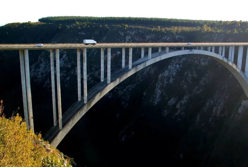 The towering Bloukrans bridge