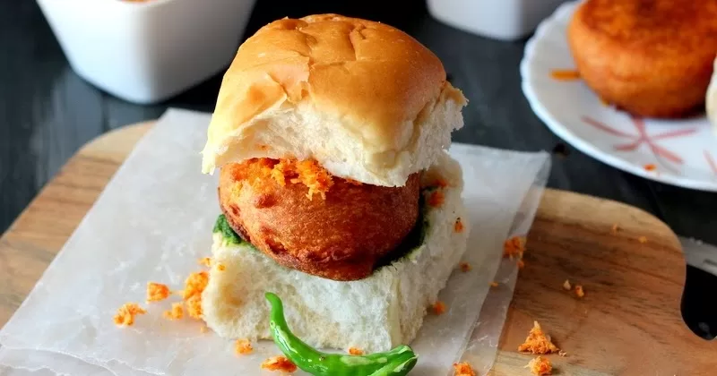 The famous vada pav of Maharashtra