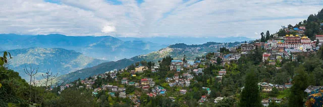 clear sky upon Darjeeling, West Bengal