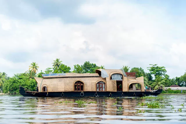 houseboat in kerala backwaters