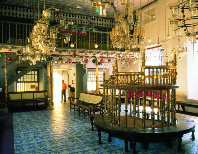 inside of paradesi synagogue in kochi, kerala