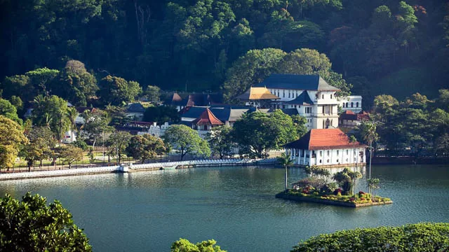 temple of the tooth and the lake in Kandy, Sri Lanka