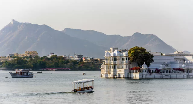 taj lake palace on pichola lake in udaipur, rajasthan