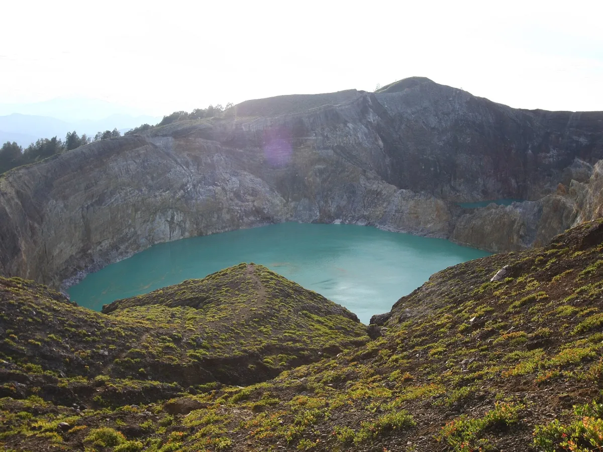 Flores — island gateway.