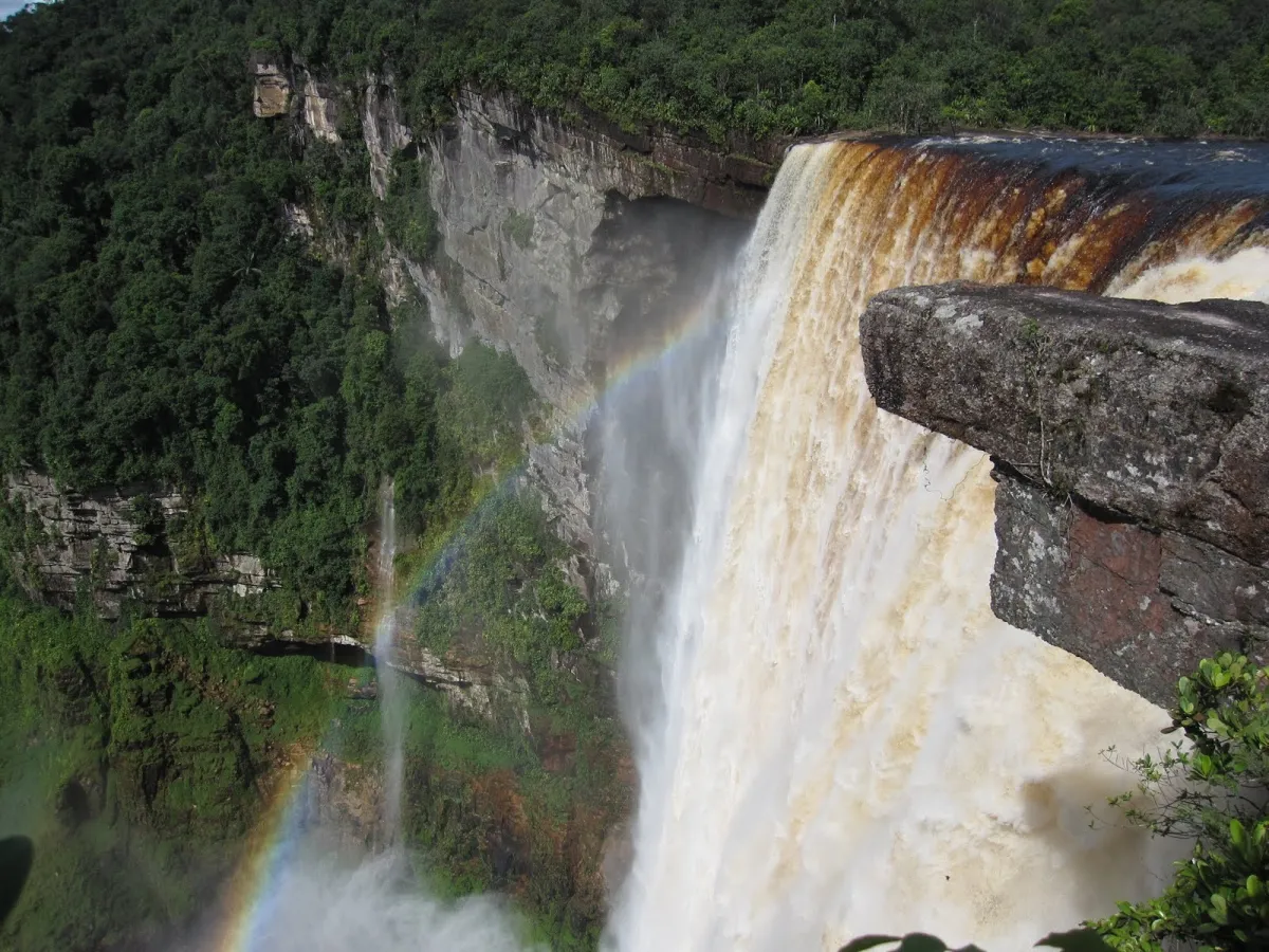The single 226 m drop of Kaieteur Falls.