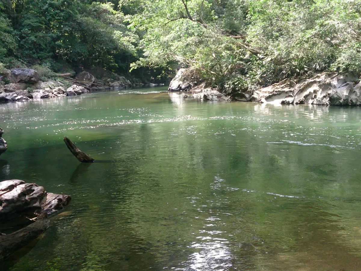 The marble river at Río Claro.