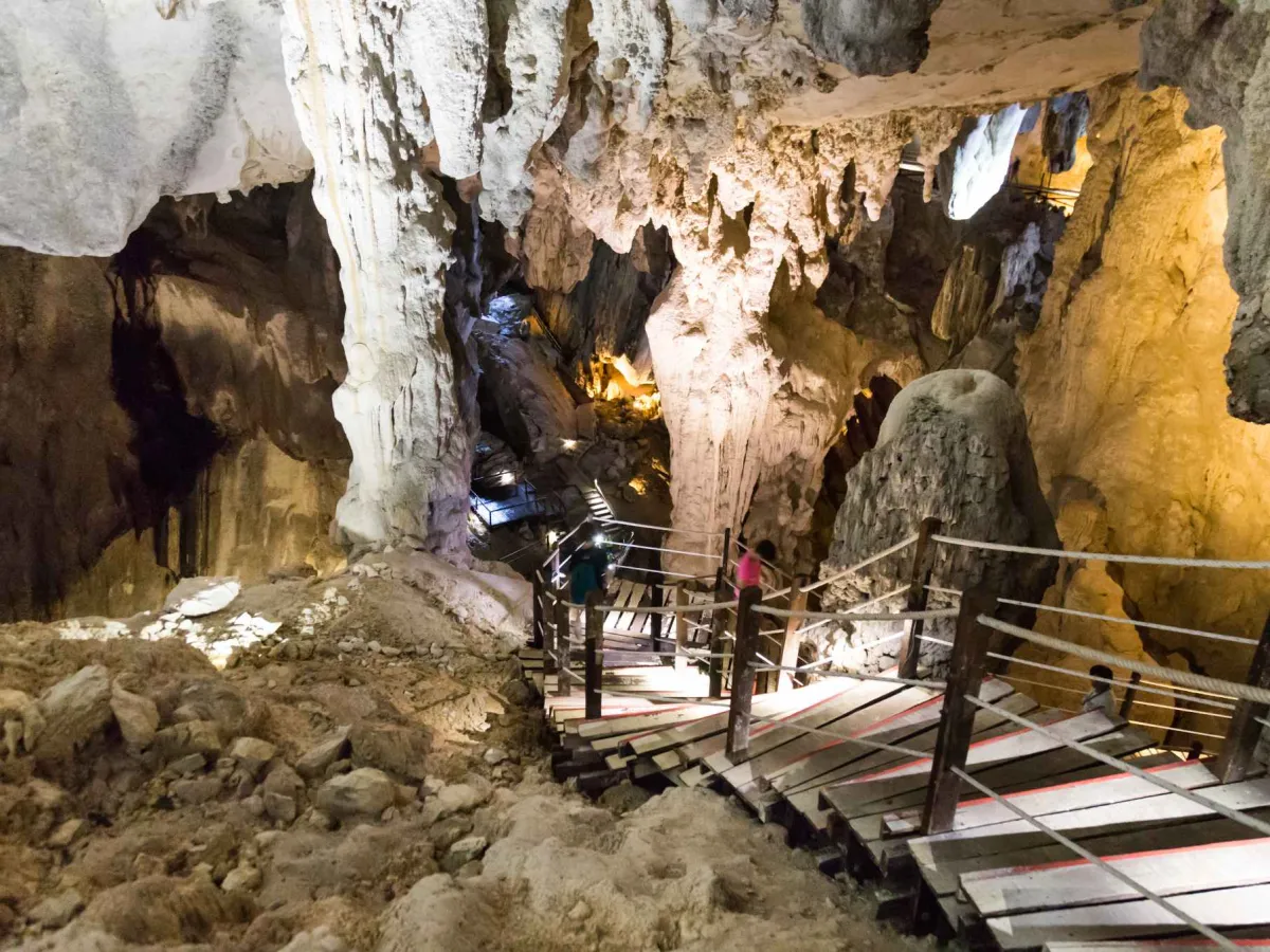 Mulu National Park — unesco caves & karst.