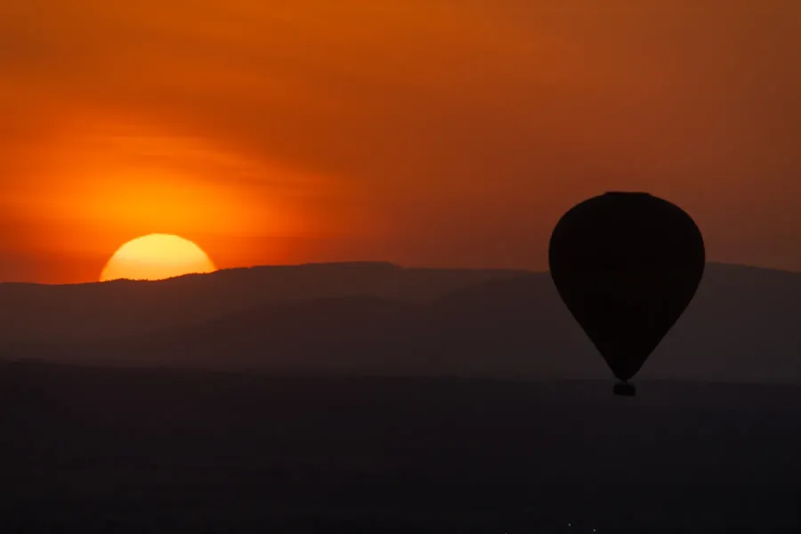 Balloon over the plains