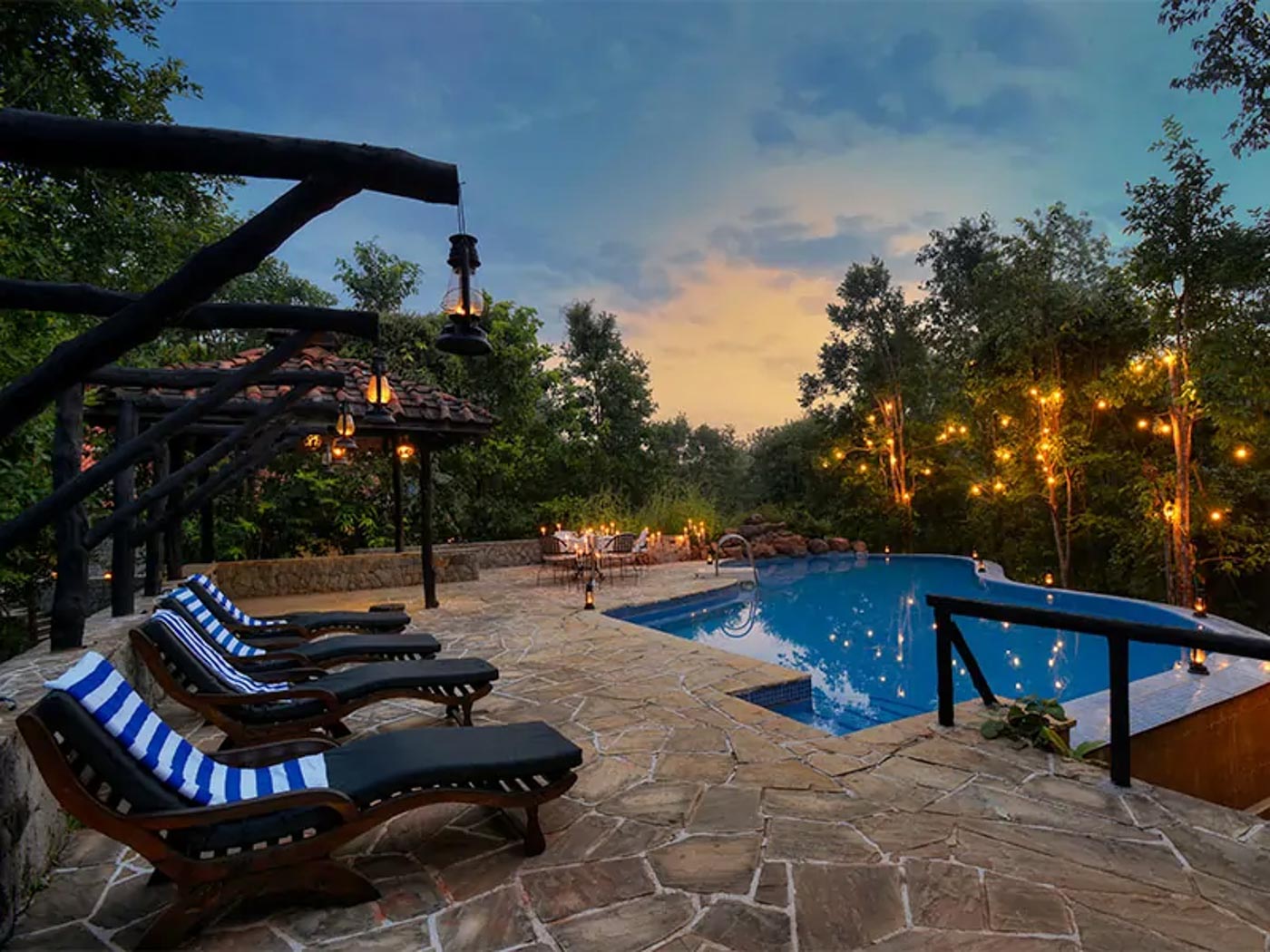 Kanha Earth Lodge