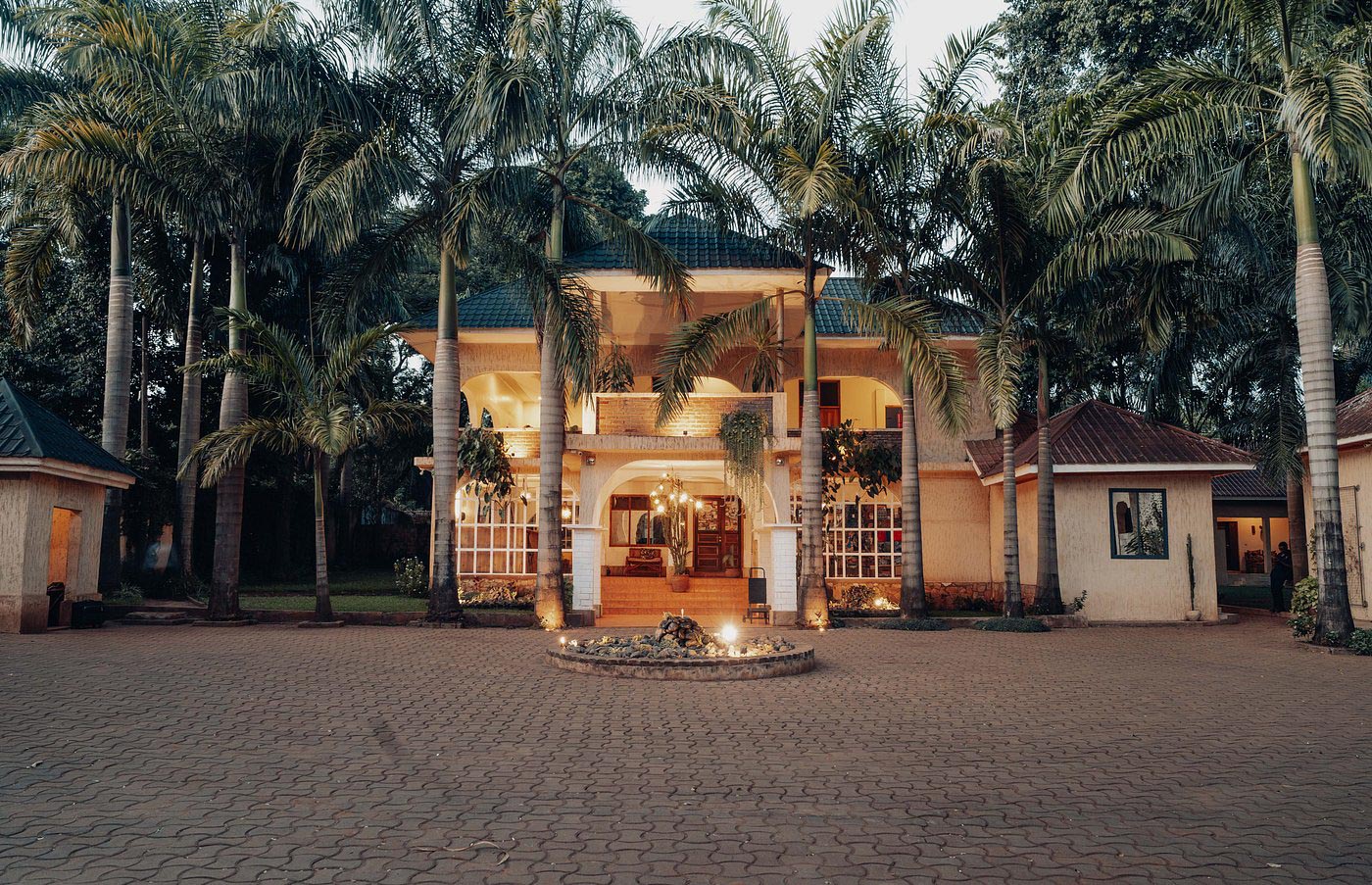 Chanya Lodge